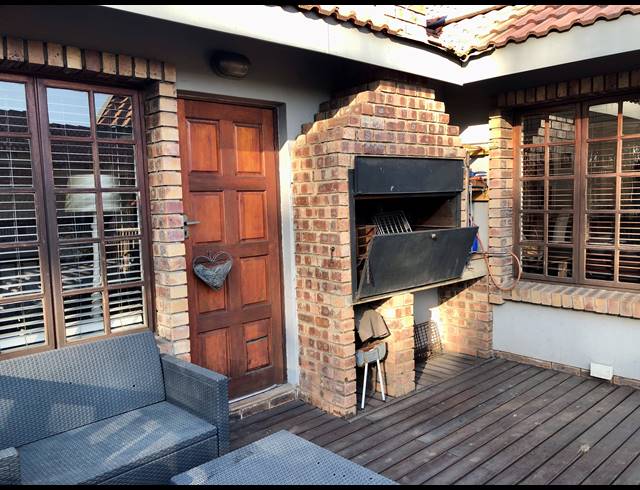 3 BEDROOM FREEHOLD FOR SALE IN ROBERTS ESTATE